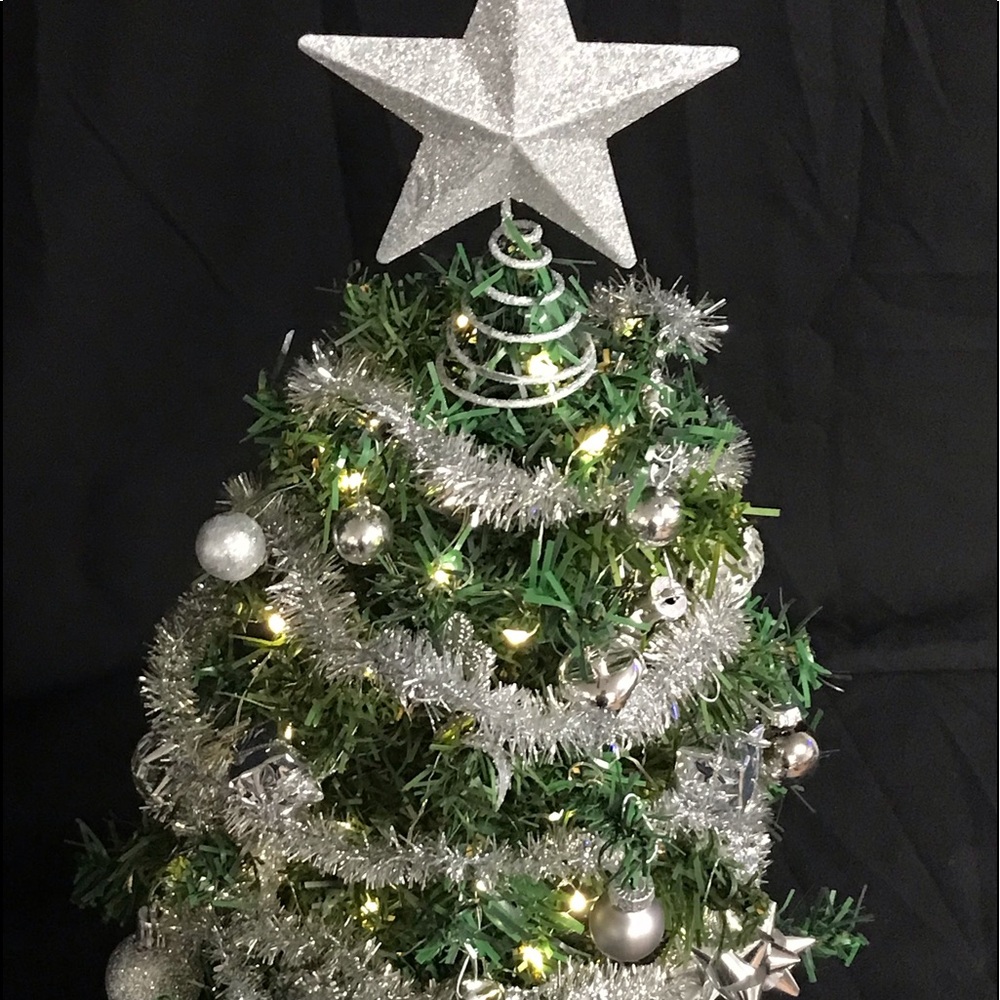 Table top Christmas tree 18” tall prelit and decorated!! - Picture 7 of 7
